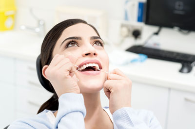 How Your Cosmetic Dentist Uses Dental Veneers